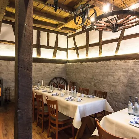 Hotel Jaeger's Roessle 2*